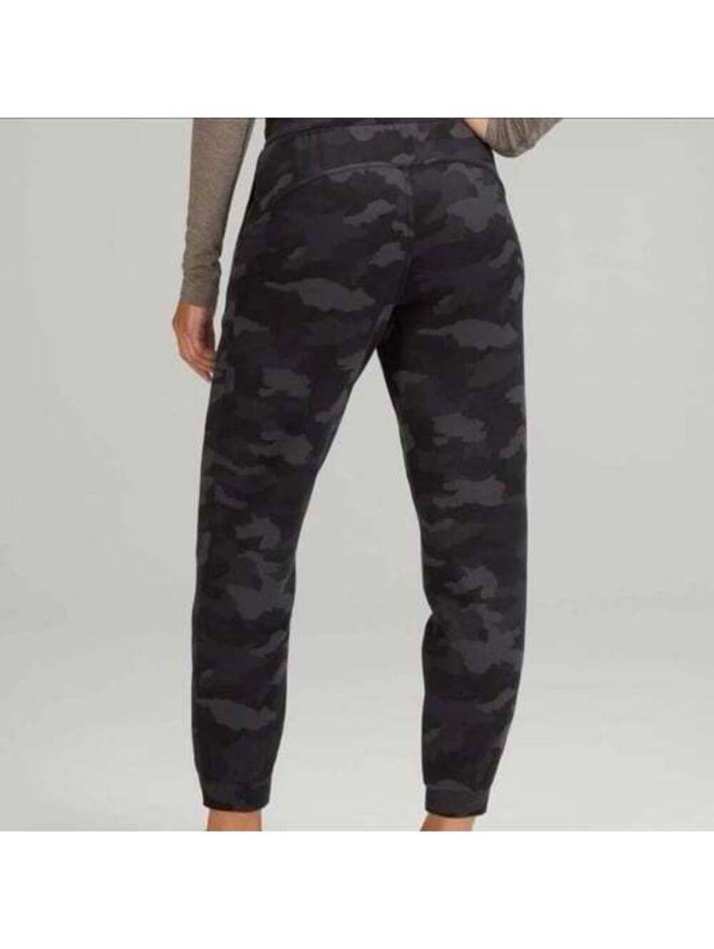 Lululemon Scuba High-Rise Jogger 7/8 size 12